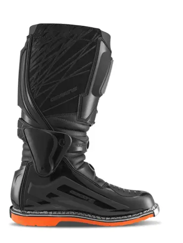 GAERNE Fastback Endurance Supermotard Motorradstiefel in Schwarz mit oranger Sohle, seitliche Ansicht.