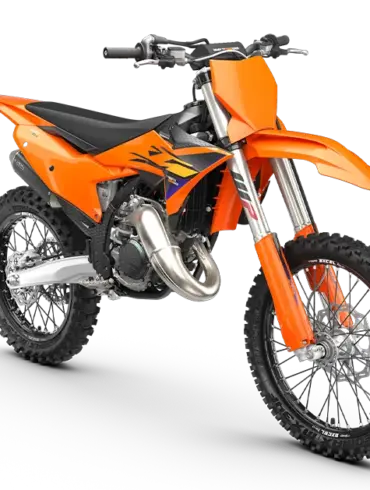 KTM 125 SX 2026 in oranger Verkleidung mit schwarzen und violetten Akzenten, seitliche Ansicht im Stand.