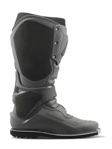 Seitliche Ansicht des SG22 GORE-TEX ENDURO BATTLESHIP Enduro-Stiefels in Grau von Gaerne.