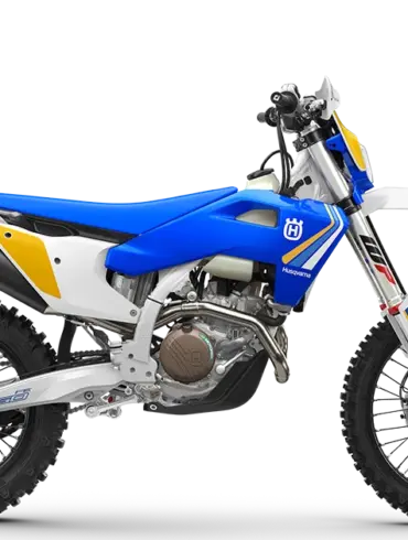 Husqvarna FE 450 Heritage 2025 Enduro-Motorrad in blauer, weißer und gelber Heritage-Lackierung, Seitenansicht.