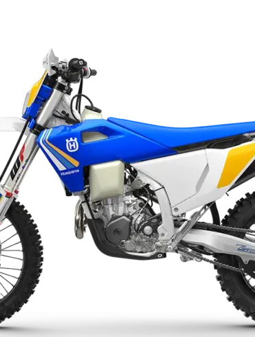 Husqvarna FE 501 Heritage Motorrad in Blau-Weiß-Gelb, Seitenansicht, Heritage-Look