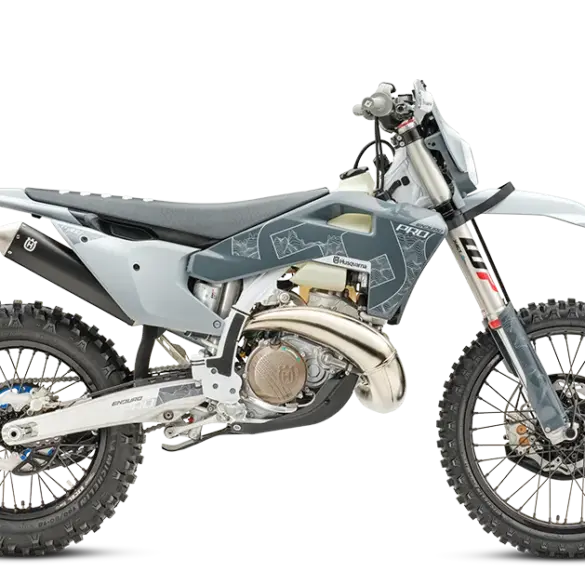 Husqvarna TE 300 Pro 2026 Enduro-Motorrad in grauer Ausführung, seitlich fotografiert.