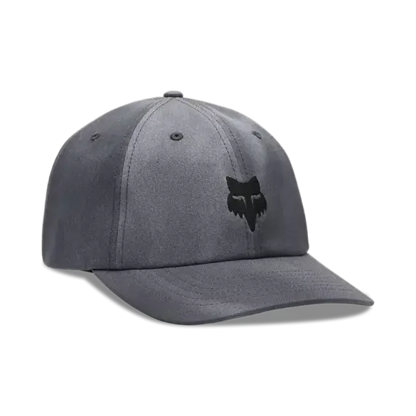 Zinngraue Fox-Kappe mit gesticktem Fox-Logo von vorne fotografiert.