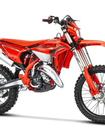 Beta RR X-PRO 125 2T 2026 Seitenansicht, sportliche Enduro in Rot mit moderner Ausstattung