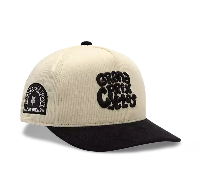 Circa 74 Snapback-Kappe aus cremefarbenem Cord mit schwarzem Schirm und gesticktem Grand Prix Cycles-Logo auf der Vorderseite.