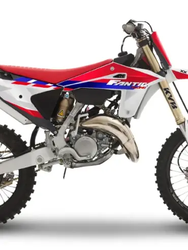 Fantic XX 125 2026 in Seitenansicht mit Aluminiumrahmen und Kayaba-Fahrwerk