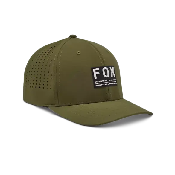 Olivgrüne FOX Flexfit-Kappe mit atmungsaktiven Perforationen und gewobenem Aufnäher seitlich vorne.