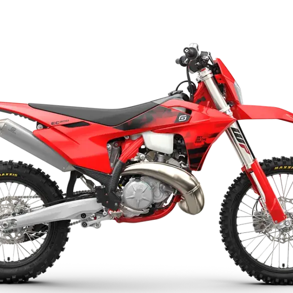 Seitliche Ansicht der GASGAS EC 300 2026 in markantem Rot, ausgestattet für anspruchsvolles Enduro-Gelände.