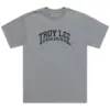 Grau meliertes Troy Lee Designs Kurzarm-T-Shirt mit schwarzem Logo-Schriftzug auf der Brust