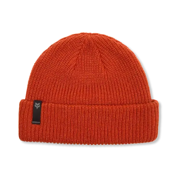 Sattelbraune Mütze Machinist aus gestricktem Material mit dezentem Etikett.