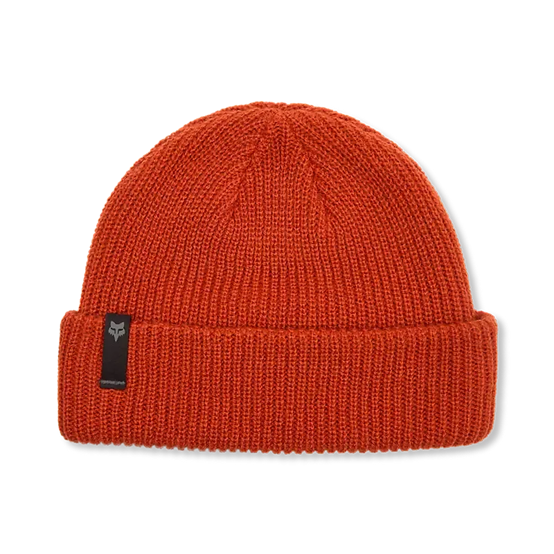 Sattelbraune Mütze Machinist aus gestricktem Material mit dezentem Etikett.