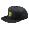 Schwarze Snapback-Cap Enjoy Carbon mit gelbem Logo auf der Front und Snapback-Verschluss.