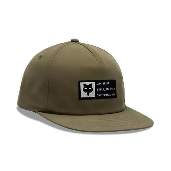 Cap aus Veloursleder-Twill mit Silikon-Patch und Metallverschluss in Adobe-Rot.