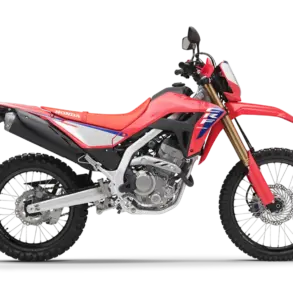 Honda CRF300L in Seitenansicht auf schwarzem Hintergrund