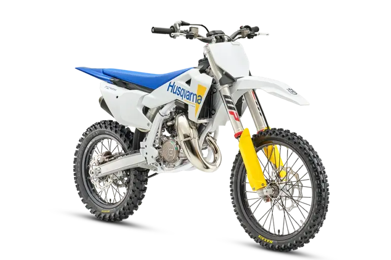 Motocross-Motorrad Husqvarna TC 85 17/14 in Seitenansicht vor weißem Hintergrund