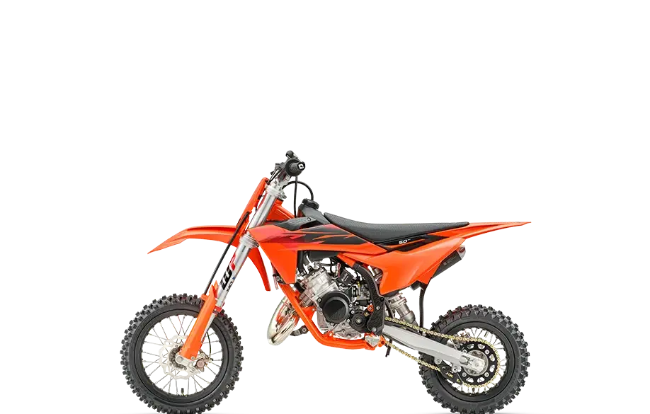 KTM 50 SX Motocross-Kindermotorrad in orange, Seitenansicht vor weißem Hintergrund