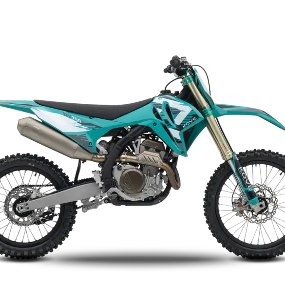 Kove MX250 Offroad-Motorrad in seitlicher Ansicht, türkisfarbene Rennmaschine für Motocross und Rally-Einsätze