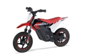 Seitliche Ansicht des Rieju MX12 250W Elektromotorrads für Kinder mit Stollenreifen und roten Akzenten.