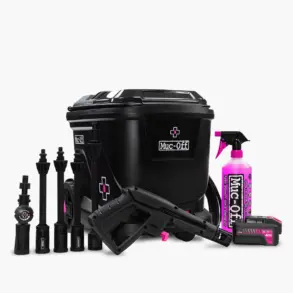 Starter-Bundle: Mobiler Hochdruckreiniger mit 20-Liter-Tank, Akku, Lanzen und Reinigungsmittel von Muc-Off.