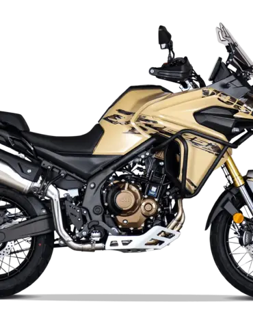 Seitenansicht der Voge DS625X Reiseenduro in gold-schwarz mit Schutzbügel und Tourenausstattung.