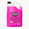 Muc-Off Nano Tech Motorcycle Cleaner 5 Liter Kanister in Pink mit Etikett
