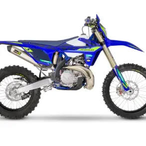 Sherco 250 SE Factory 2027 Enduro-Motorrad in Seitenansicht vor weißem Hintergrund
