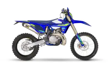 Sherco 250 SE Factory 2027 Enduro-Motorrad in Seitenansicht vor weißem Hintergrund