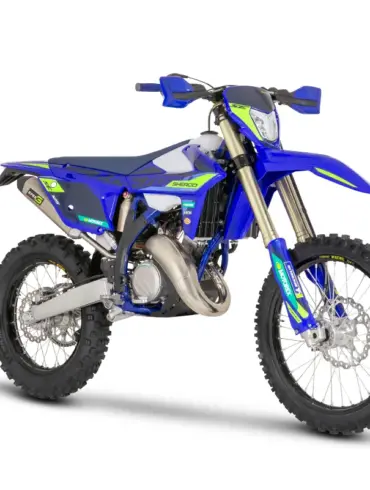Sherco 125 SE FACTORY 2027 Enduro-Motorrad, links im Profil, blau mit gelben und grünen Akzenten