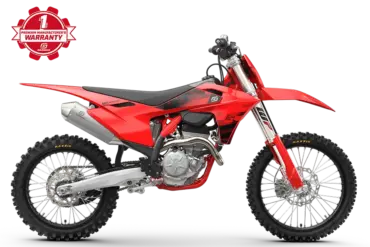 GASGAS MC 250F 2027 Motocross-Motorrad, seitliche Ansicht, rote Verkleidung, schwarze Details.