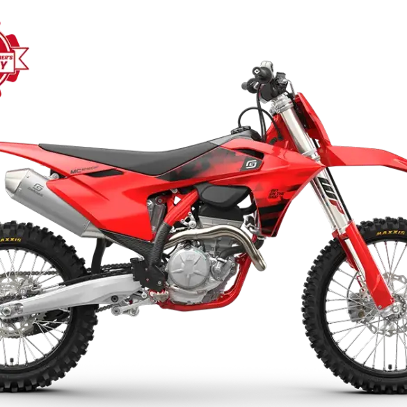 GASGAS MC 250F 2027 Motocross-Motorrad, seitliche Ansicht, rote Verkleidung, schwarze Details.