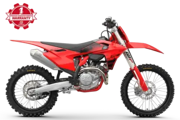 GASGAS MC 450F Motocross-Motorrad in Rot, Seitenansicht, Modelljahr 2024