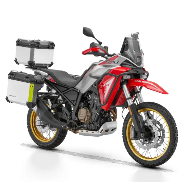 SRT 800 RX Adventure-Bike in Silber und Rot mit Koffern, 21-Zoll-Vorderrad und Offroad-Ausstattung, Seitenansicht.