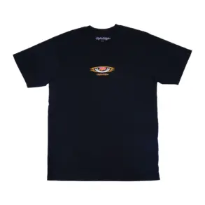 Kurzärmliges, schwarzes Cyclops Black T-Shirt mit kleinem farbigen Motiv auf der Brust.