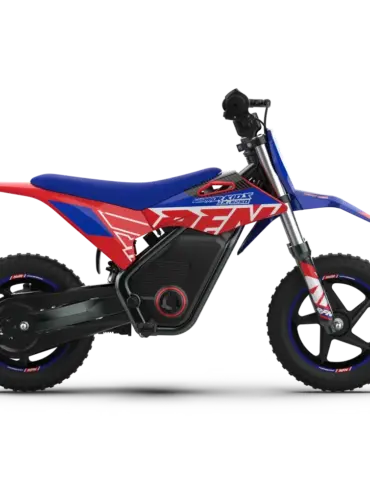 Seitliche Ansicht des RFN Warrior Kids SX-E250 Elektro-Motocross-Motorrads für Kinder, mit blau-rotem Renn-Design
