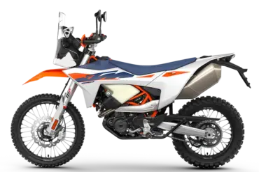 Seitenansicht der KTM 690 RALLY mit Rally Tower, großer Reichweite und Offroad-Bereifung