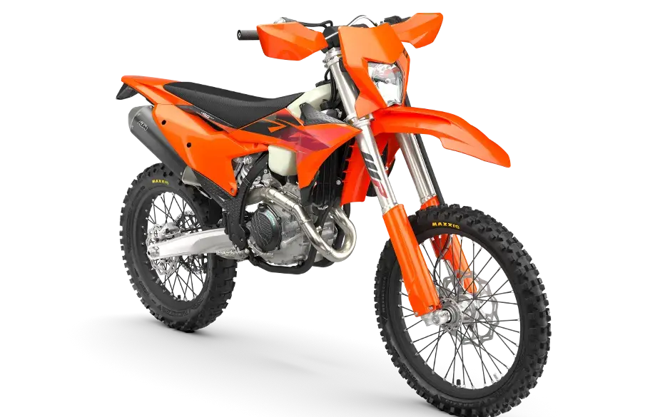 KTM 450 EXC-F Enduro-Motorrad 2027 in Seitenansicht, orange Verkleidung, Stollenreifen