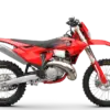 GASGAS EC 300 Enduro 2027 in Seitenansicht, rote Verkleidung, schwarze Details, Offroad-Bereifung.
