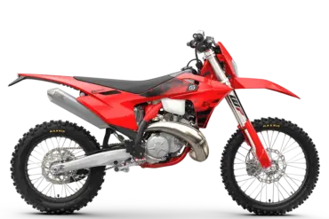 GASGAS EC 300 Enduro 2027 in Seitenansicht, rote Verkleidung, schwarze Details, Offroad-Bereifung.