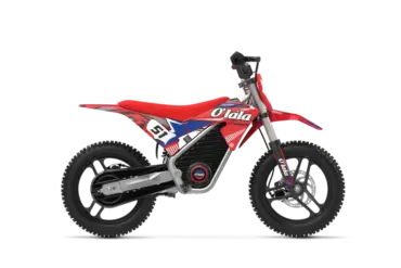 Detailansicht einer Apollo Olala MX-E350, einem roten Elektro-Dirt-Bike für Kinder mit 14-Zoll-Offroad-Rädern