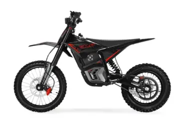 Seitliche Ansicht der VALTINSU EM-5 PRO in Schwarz, ein elektrisches Offroad-Dirtbike mit grobstolligen Reifen und sportlicher Optik.