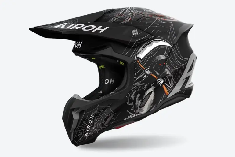 Airoh Twist 3 Arcade Enduro-Helm, schwarz mit Sensenmann und Spinnennetzgrafik, Seitenansicht