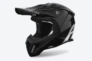 Schwarzer AVIATOR ACE 2 CARBON Motorradhelm mit glänzender Carbon-Optik von der Seite