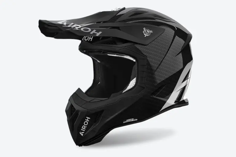 Schwarzer AVIATOR ACE 2 CARBON Motorradhelm mit glänzender Carbon-Optik von der Seite