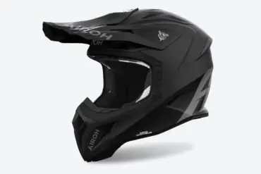 Airoh Aviator ACE 2 Color Offroad-Helm in schwarzer Mattlackierung seitlich aufgenommen