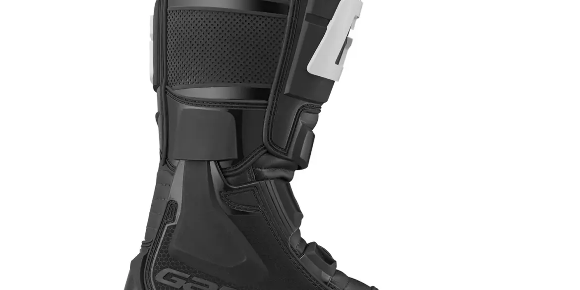 Gaerne GX1 BLACK Offroad-Stiefel in Schwarz, Seitenansicht, technische Details sichtbar