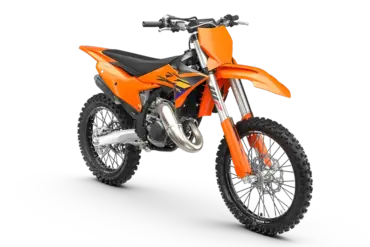 KTM 125 SX 2026 in oranger Verkleidung mit schwarzen und violetten Akzenten, seitliche Ansicht im Stand.