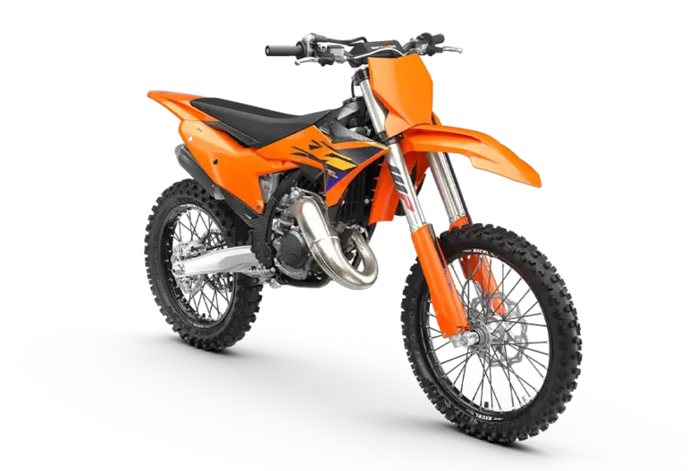 KTM 125 SX 2026 in oranger Verkleidung mit schwarzen und violetten Akzenten, seitliche Ansicht im Stand.