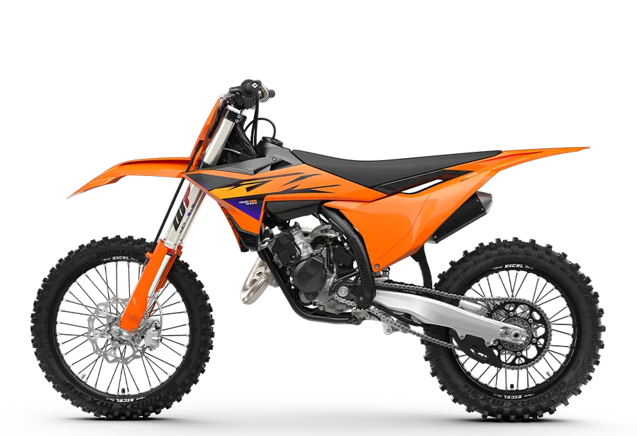 KTM 125 SX 2026 in Seitenansicht mit orangefarbener Verkleidung, schwarzem Rahmen und violetten Akzenten.