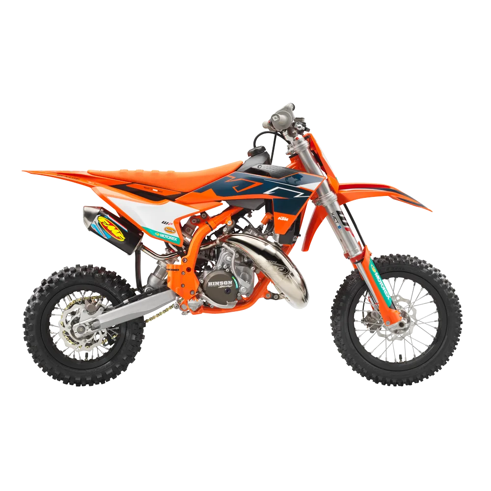 Motocross-Motorrad KTM 50 SX FACTORY EDITION 2026 in Orange mit FMF-Komplettanlage und Werkslook.