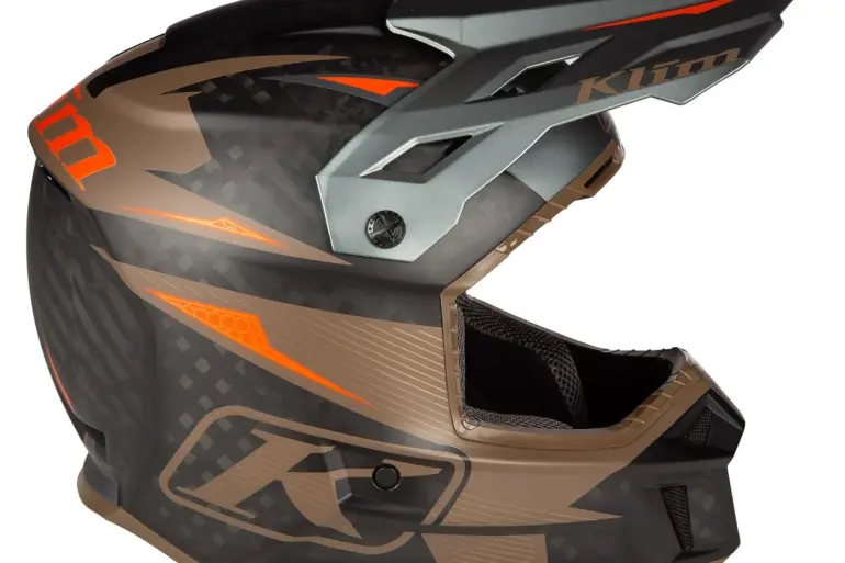 KLIM F3 Carbon Pro Helm aus Carbonfaser mit orangenen und bronzefarbenen Details, große Augenöffnung und peak Visier